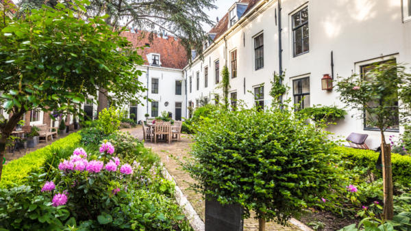 Courtyard Willem Vroesenhuis