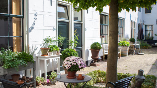 Courtyard Hofje van Cinq