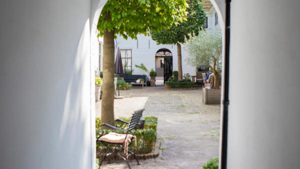 Courtyard Hofje van Cinq