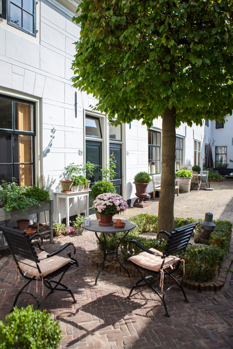 Courtyard Hofje van Cinq