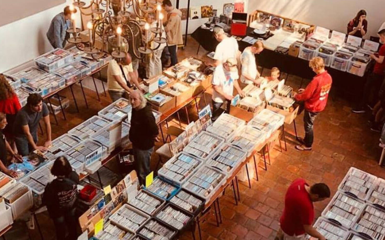 	Platenbeurs in Agnietenkapel tijdens de Goudse Popweek