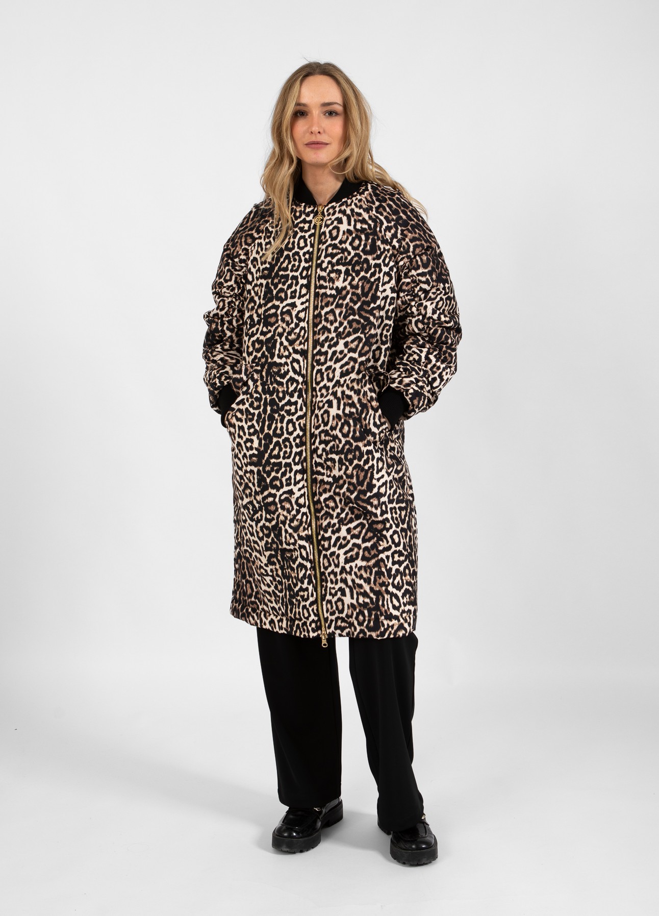 Leo Schwarze Jeansjacke Mit Print Animal Print Esprit Mantel Leo