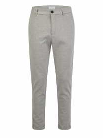 Stoffhose in Slim Fit