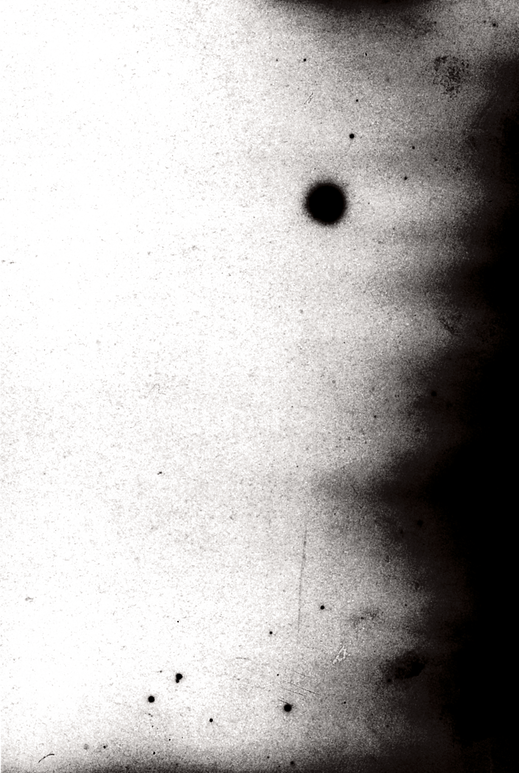 Monika Niwelińska, Seria „Radioactive dust”, 2011; emulsja światłoczuła na blasze, wklęsłodruk, chine-collé