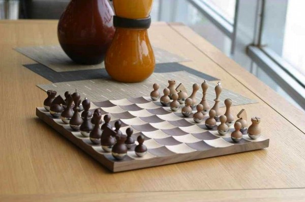 2-Wobble-chess-pieces-600x397