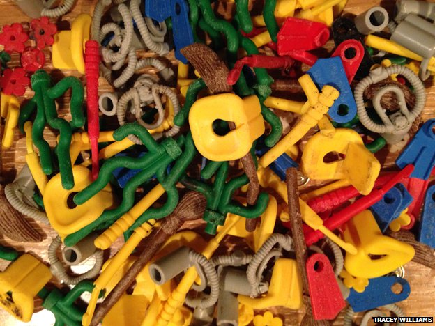 _76406297_624-lego-pile