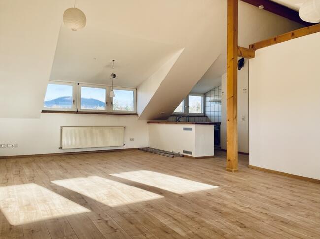 *Helle DG-Wohnung fr Individualisten*