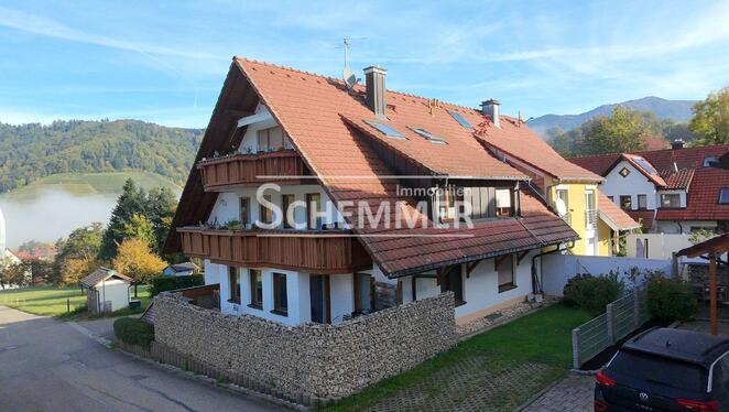 Glottertal ++ Sehr gepflegtes 3-Fam.-Haus m. ELW und 3 Garagen.  EG-Whg. wird am 31.12.2025 frei.