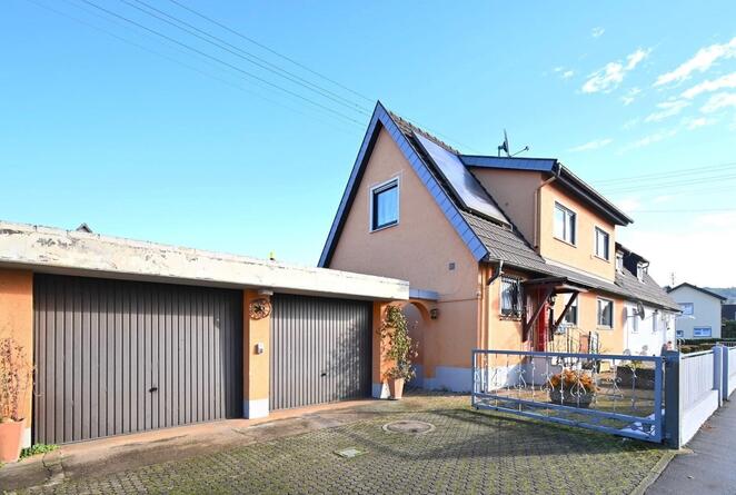 Bezugsfreie Erdgeschosswohnung mit Garage, Gartenanteil und ausgebautem Zimmer im UG
