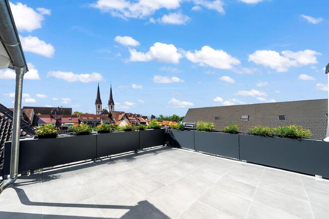 Grozgige Doppelhaushlfte mit 2 Terrassen und Garage