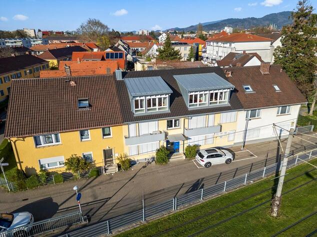Solide Kapitalanlage im Gesundheitswesen:
Voll vermietete Gewerbeeinheit mit 3 Arztpraxen