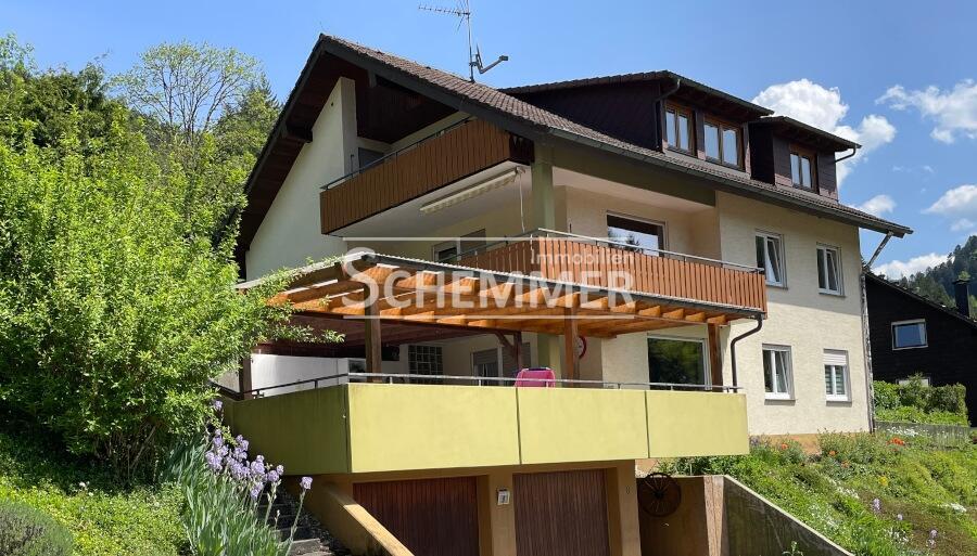 Simonswald ++ Schnes 2-Fam.-Haus im Grnen, mit ELW, groem Garten und groer Doppel-Garage