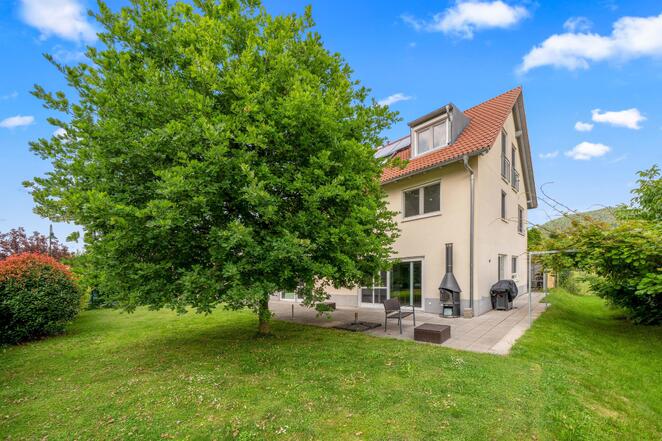 Groes Einfamilienhaus mit Einliegerwohnung
mit Blick ins Grne