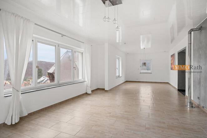 IMMORath.de - Kernsaniertes Einfamilienhaus mit Einliegerwohnung