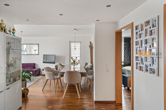 IMMORath.de - Helle 3,5-Zimmer-Wohnung mit modernem Badezimmer und Sonnenbalkon