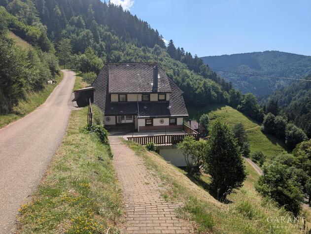 Weit drauen in Alleinlage! Schnes Einfamilienhaus in der Ursprnglichkeit der Natur von Gtenbach.