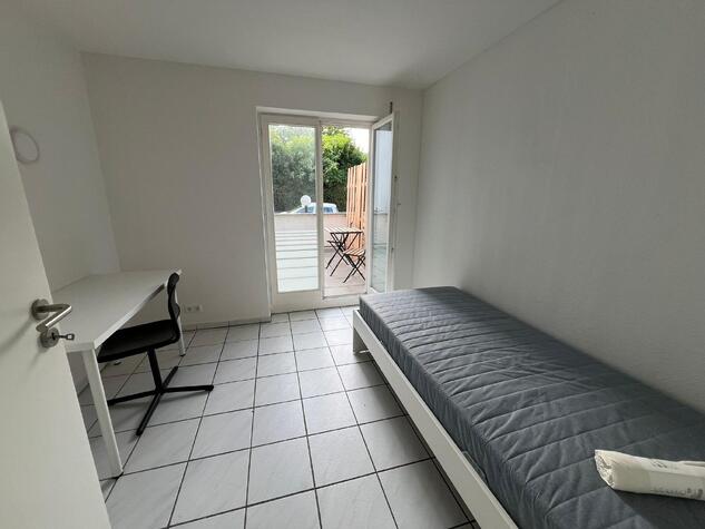 WG Zimmer im Erdgeschoss mit Terrasse zu vermieten - Terminvereinbarung ber WhatsApp +4915888645359