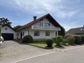 Exklusives, freistehendes, massiv gebautes EFH