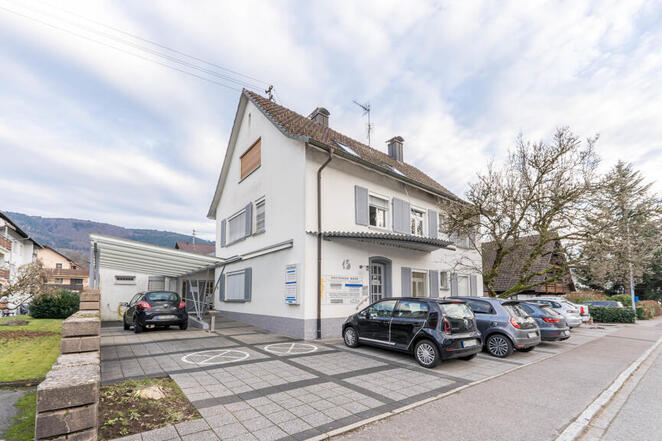 Zinshaus - 3-Einheiten (2 Gewerbe - 1 Wohnung) mit 4 Parkpltzen in beliebter Wohnlage