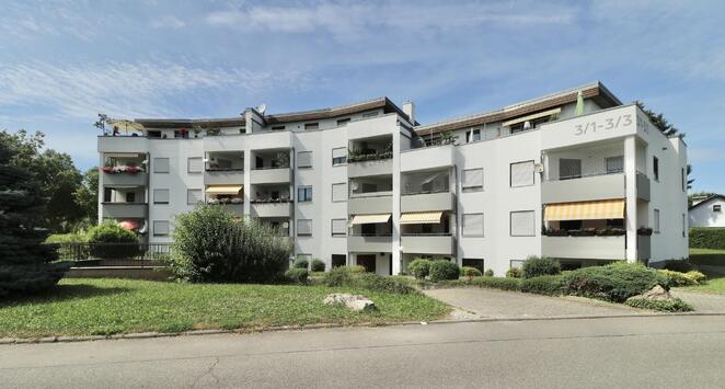 Grozgige sehr gepflegte helle 3,5-Zimmer Wohnung mit Balkon und Stellplatz