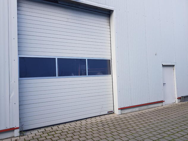Lager und Produktionshalle