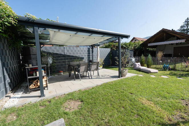 Einziehen und Wohlfhlen | frisch sanierte Maisonettewohnung mit Balkon, Garage & eigenem Garten samt Pergola