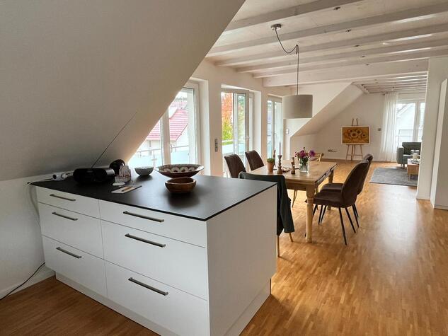 Glottertal: groe, moderne 3-4 Zimmer Wohnung Dachgeschoss mit Einbaukche und Balkon