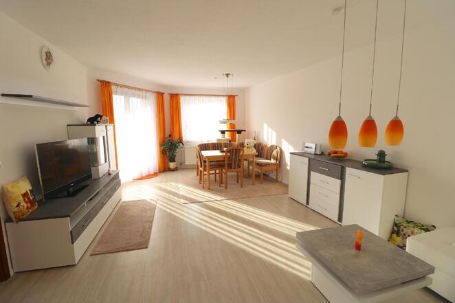 Grozgige sehr gepflegte helle 3,5-Zimmer Wohnung mit Balkon und Stellplatz