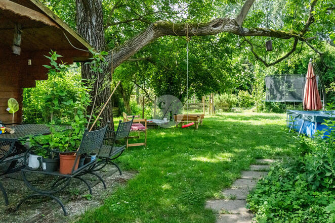 Erbbau: 3-Familienhaus mit ca. 1.000 qm Grundstck in FR-West