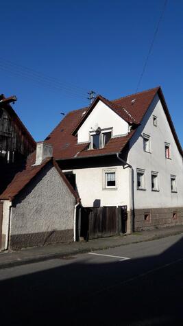 Ehem. Bauernhaus  Altbau mit Kachelofenheizung