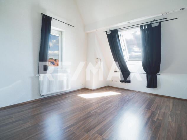 RE/MAX: DIREKT BEZUGSFREI! * Grozgig geschnittene 4 bis 5-Zi.-Maisonettewohnung in zentraler Lage