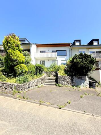 Groes Reihenhaus mit Einliegerwohnung in ruhiger Lage von L-Stetten