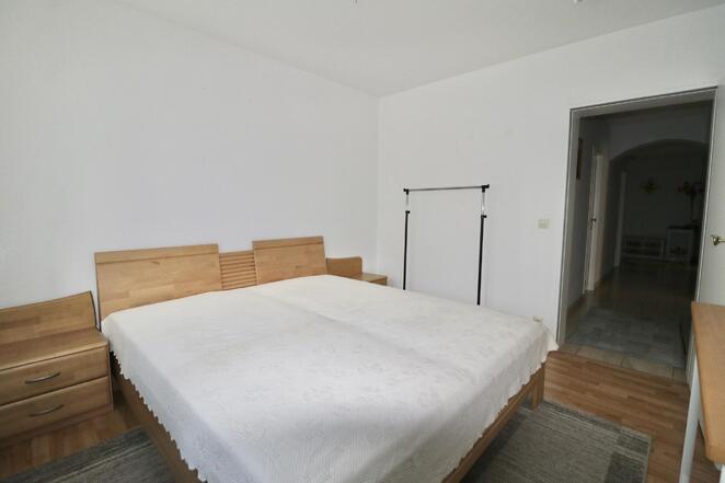 Helles WG-Zimmer mit eignem Bad u. Mitbenutzung Kche, Essbereich und Terrasse zu vermieten