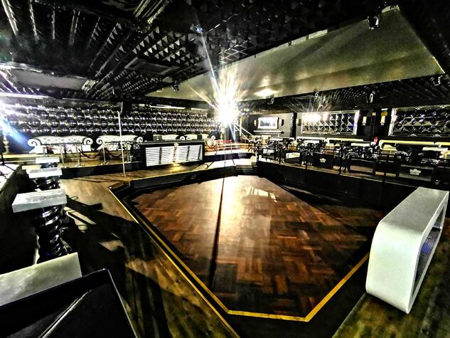 Clup & Discothek
im Gewerbegebiet Breisach a.Rh.