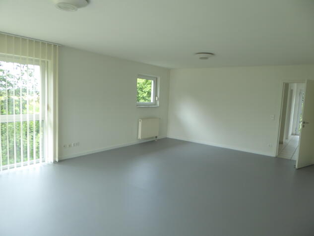 EG+OG eines attrakt. kleinen Brogebudes, Glasfaseranschlu, Freiflchen, Stellpltze