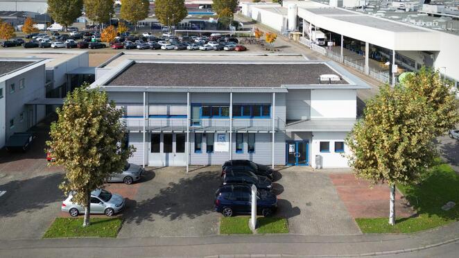 Gewerbehalle mit Produktions- und Broflchen in Lahr