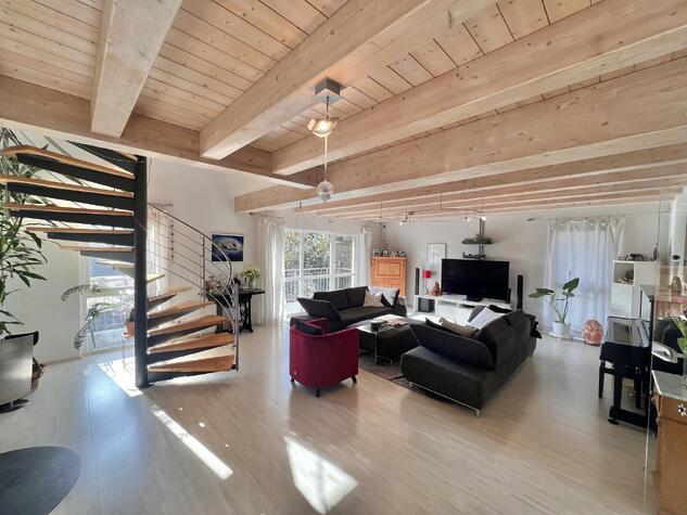 Traumhaus in toller Lage!
Ideal fr Generationenwohnen!
2 grosszgige und gepflegte Einheiten!