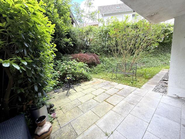 Erdgeschosswohnung (hochparterre) mit Garten/ Terrasse