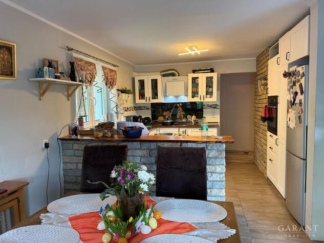 Naturnahes Mehrfamilienhaus mit drei Wohneinheiten und groem Garten in schner Aussichtslage