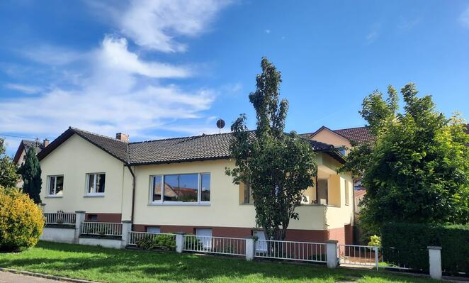 Groes saniertes Haus mit Garten