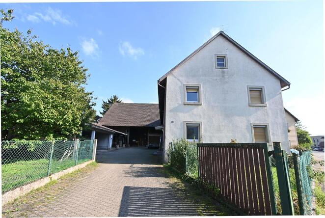 Wohnhaus mit Scheune, Nebengebude und groem Grundstck