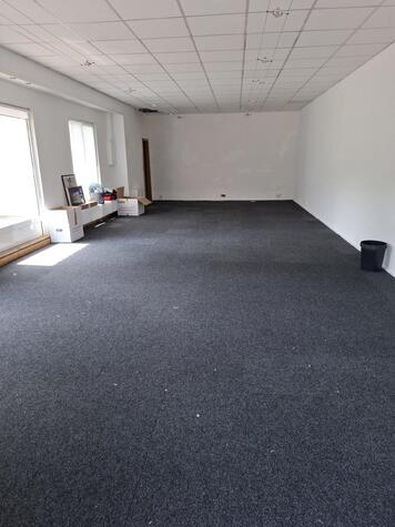 Ladenflche mit Schaufenster zu vermieten