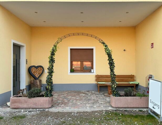 Moderne, lichtdurchflutete Praxis-/Brorume