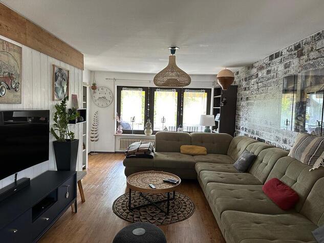 Familienfreundliche 4 1/2-Zimmer Maisonette-Wohnung mit Garten, Garage und Stellplatz