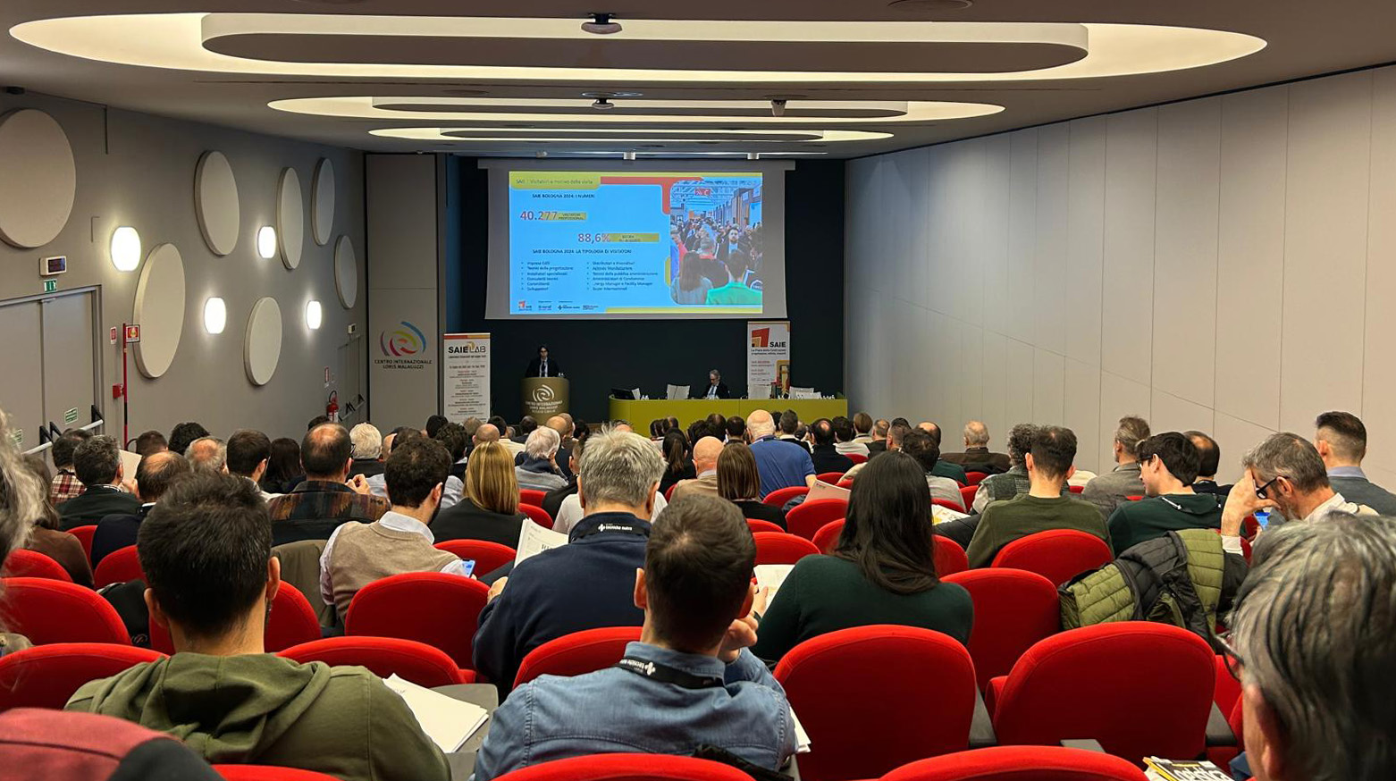 A Reggio Emilia il primo appuntamento SAIE Lab | On Tour del 2026: un convegno tecnico dedicato alla logistica ad alta intensità, con focus su pavimentazioni industriali e sistemi di ancoraggio