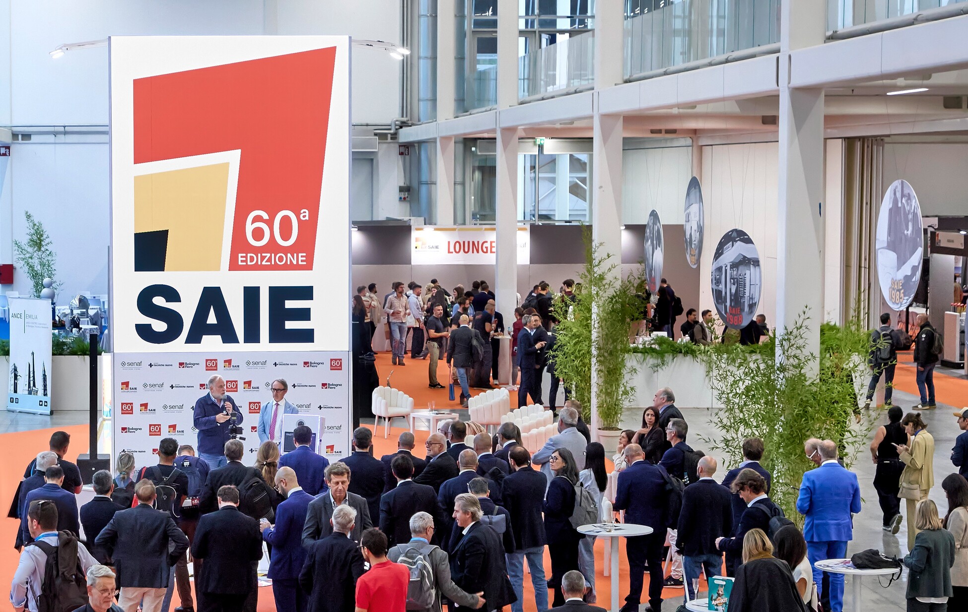  SAIE – La Fiera delle Costruzioni: progettazione, edilizia, impianti – chiude la sua 60esima edizione con 40.723 visitatori e 567 aziende espositrici. Riunito a Bologna il “governo delle costruzioni” con le istituzioni e le principali associazioni di settore