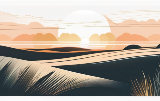 Unbebautes Land bei Sonnenuntergang mit sanften Huegeln und vereinzelter Vegetation, zeigt Potenzial fuer zukuenftige Bebauung.