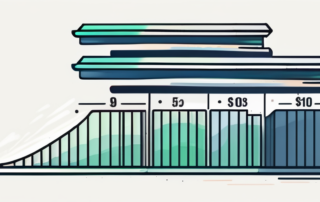 Bankmanager hinter Schreibtisch mit Geldstapeln und Laptop, nachdenklich blickend.