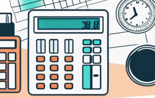 Bürotisch mit Taschenrechner, Diagrammen und Stift, fokussiert auf Lohnabrechnung.