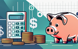 Gehaltsscheine mit Taschenrechner und Brille auf einem Schreibtisch verteilt.